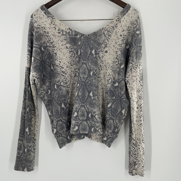 WILDFOX Python Stripe Daphne V-Neck long sleeve top - Picture 12 of 13